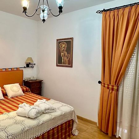 Hotel El Curro Burunchel Екстер'єр фото