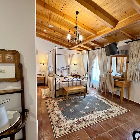 Hotel El Curro Burunchel Екстер'єр фото