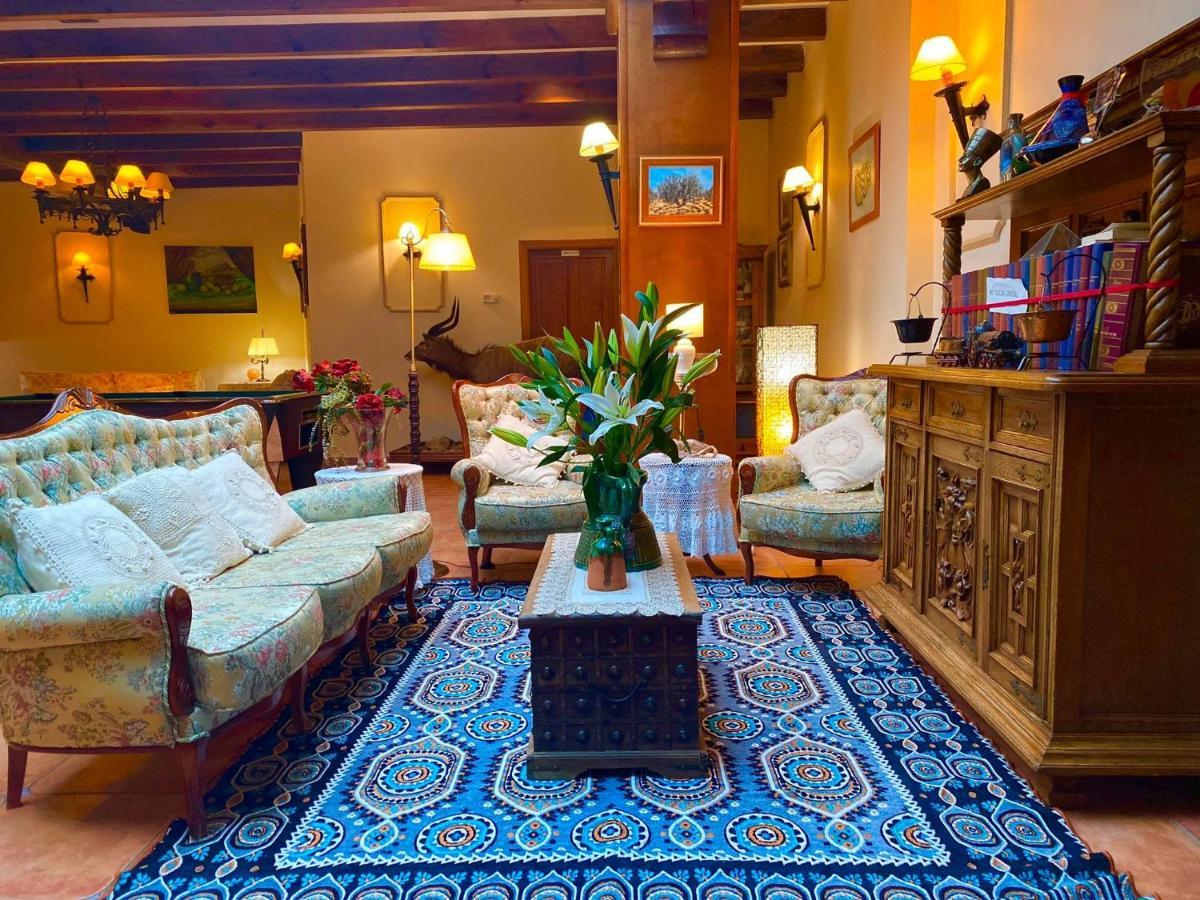 Hotel El Curro Burunchel Екстер'єр фото