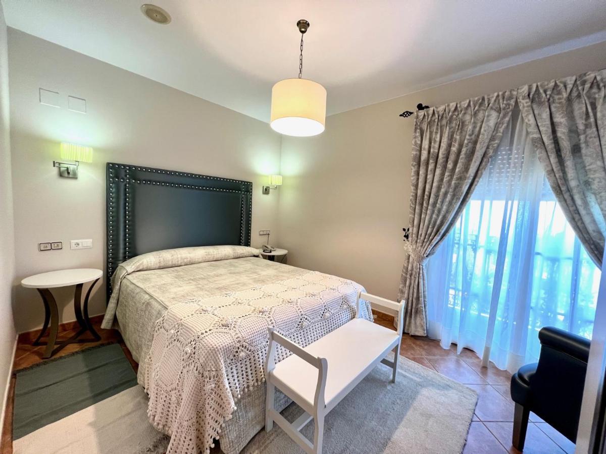 Hotel El Curro Burunchel Екстер'єр фото
