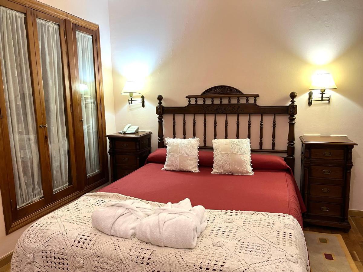 Hotel El Curro Burunchel Екстер'єр фото