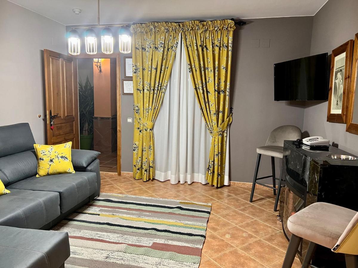 Hotel El Curro Burunchel Екстер'єр фото