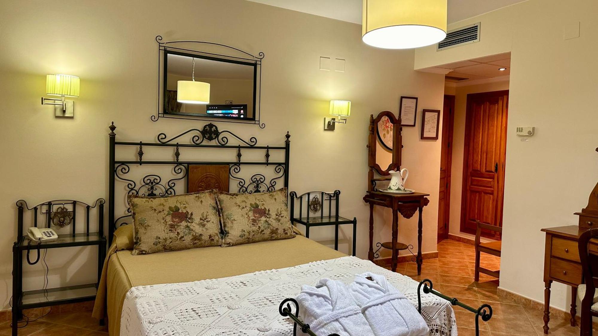 Hotel El Curro Burunchel Екстер'єр фото