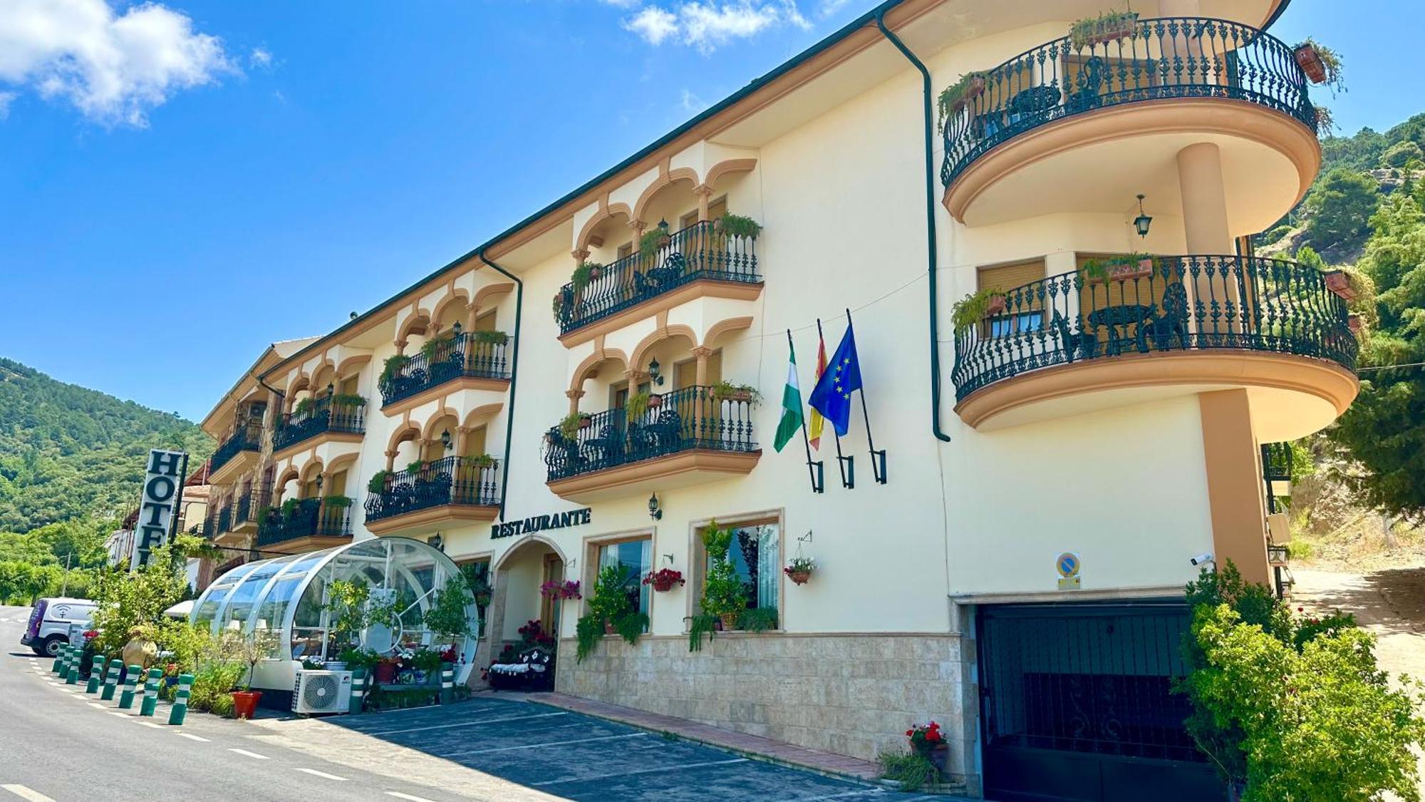 Hotel El Curro Burunchel Екстер'єр фото