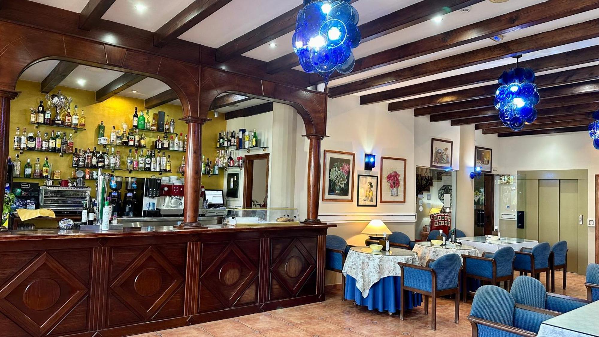 Hotel El Curro Burunchel Екстер'єр фото