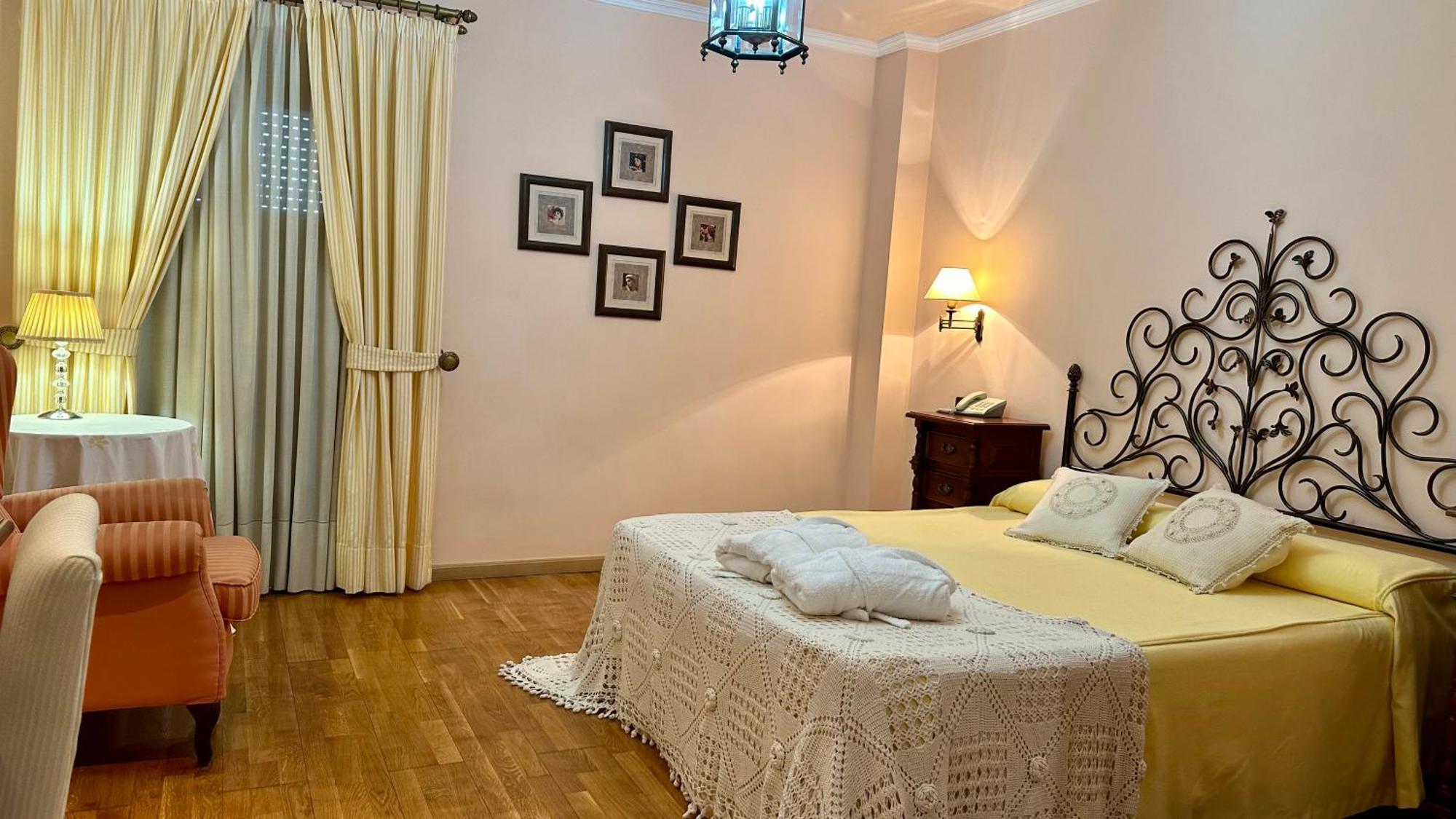 Hotel El Curro Burunchel Екстер'єр фото