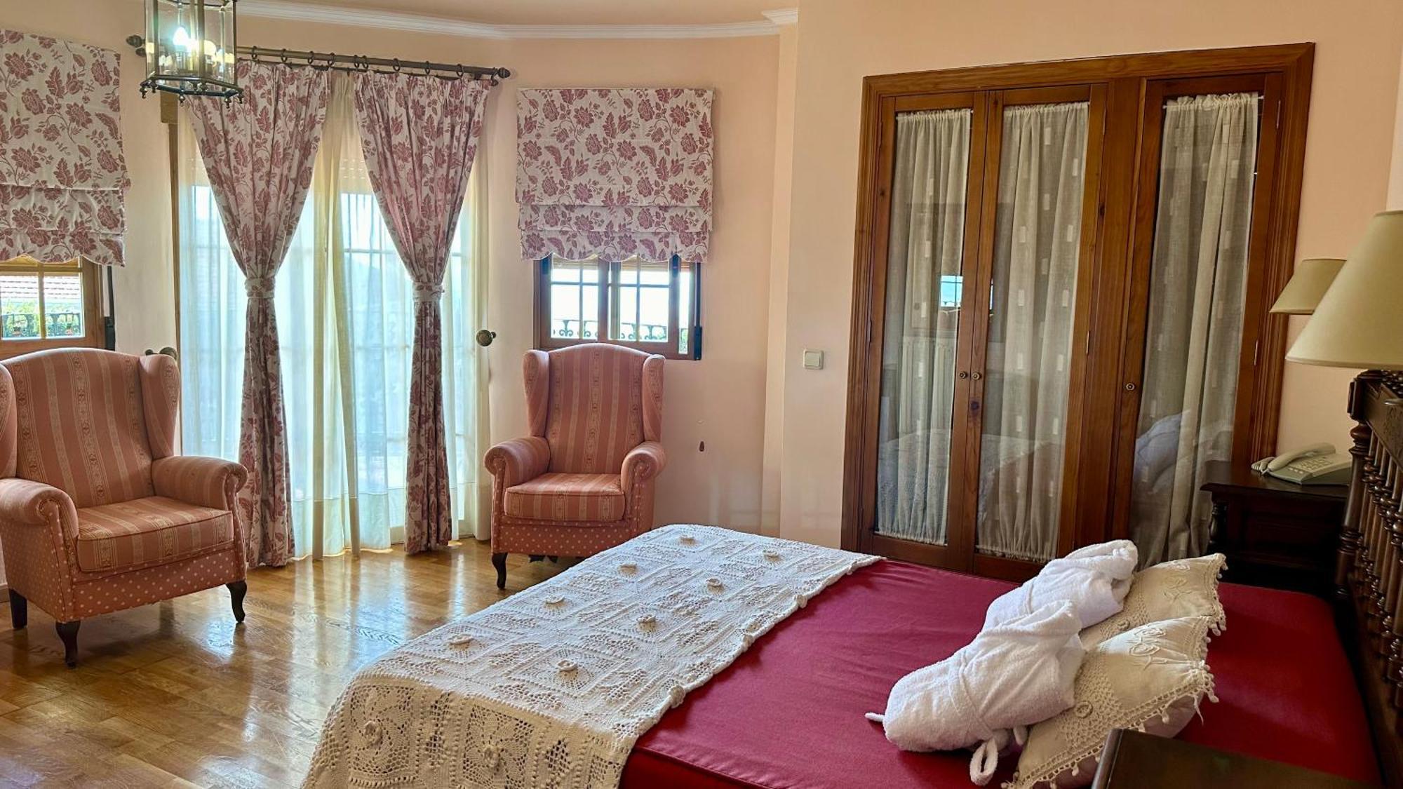 Hotel El Curro Burunchel Екстер'єр фото